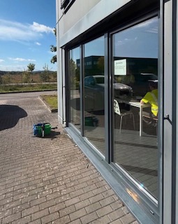 Dakgoten reinigen door Glazenwasserij Beek
